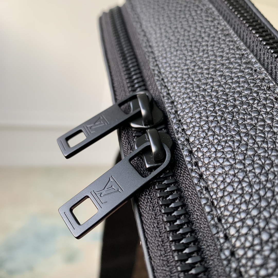 LV M59161 Louis Vuitton Alpha Wearable Wallet Black