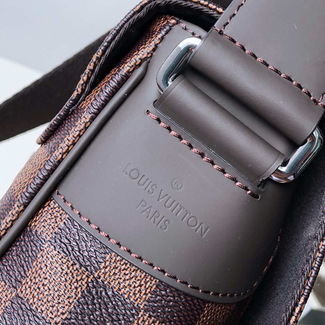 Louis Vuitton N41032 District MM Damier Eb��ne Bag