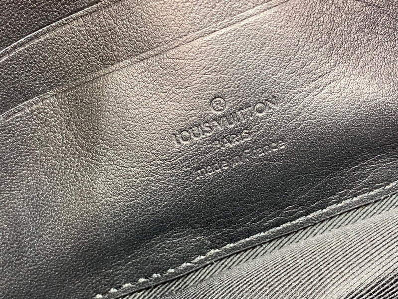 LV M68321 Louis Vuitton Pochette Volga Bag Black