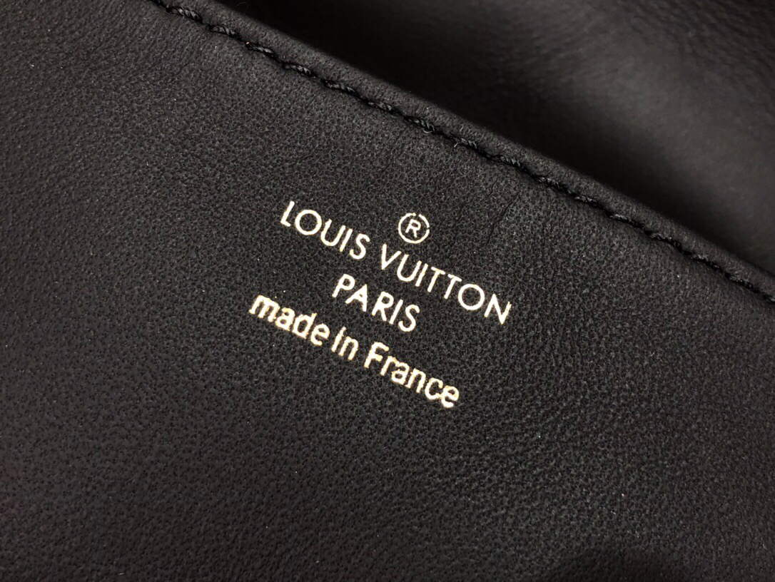 LV M81127 Louis Vuitton Beltbag Coussin M81125 Black