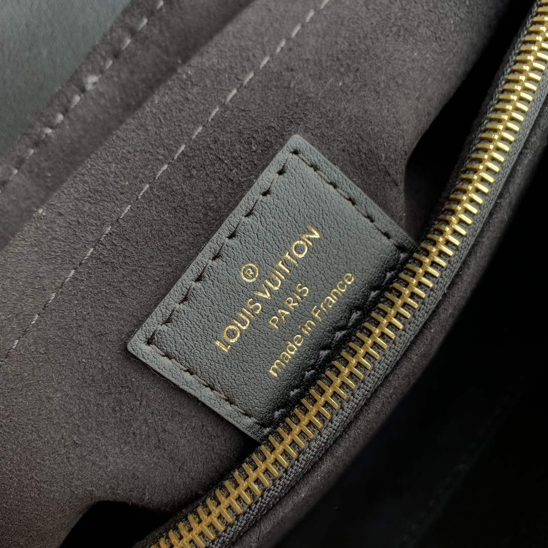 LV M21720 Louis Vuitton Hold Me Top-handle Bag Black