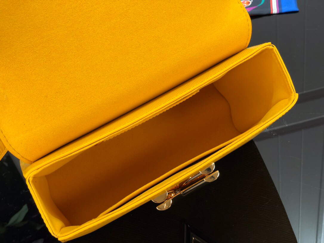 LV M53754 Louis Vuitton Twist MM Epi Grained Cowhide Leather Yellow