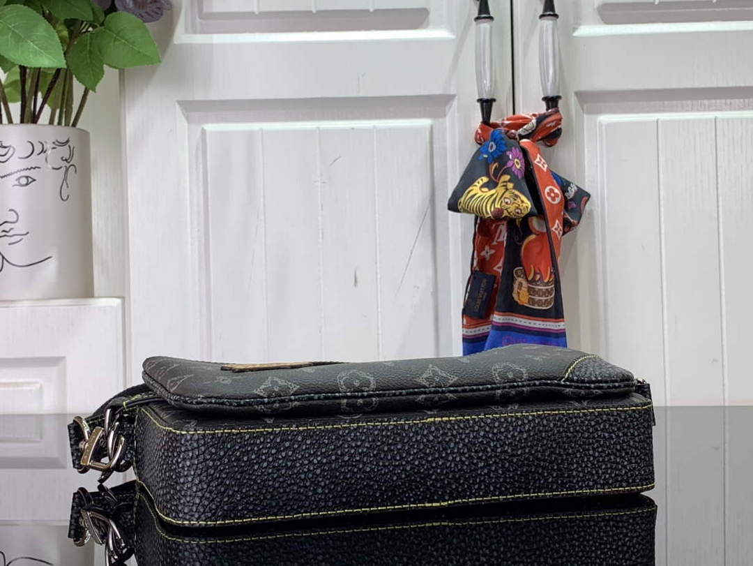 LV M69443 Louis Vuitton Trio Messenger Bag Monogram