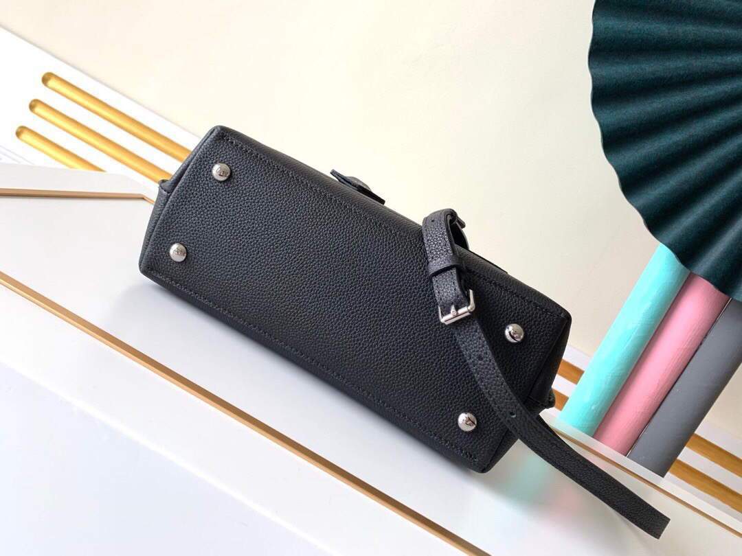 LV M53937 Louis Vuitton Lockme Ever BB Handbag Black