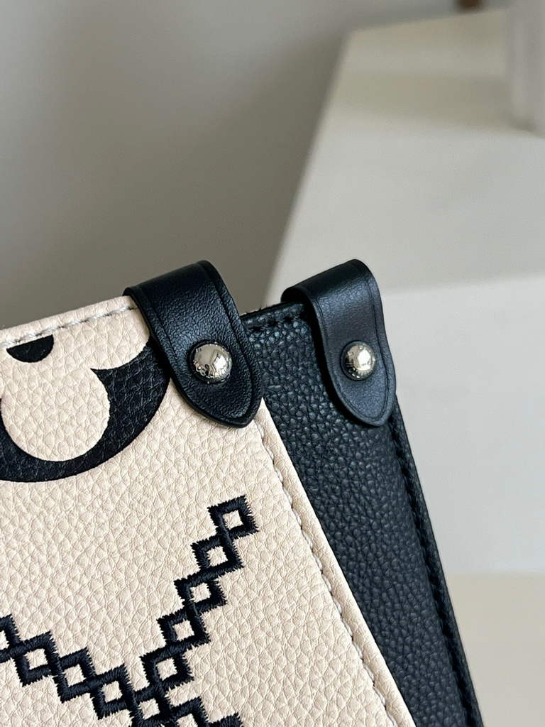 Louis Vuitton M46016 LV M46015 Onthego MM Monogram Crame