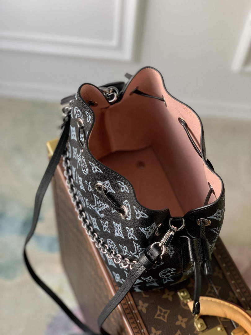 LV M21107 Louis Vuitton Bella Tote Bag Black
