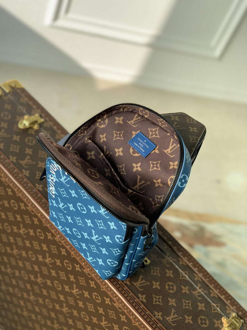 LV M23782 Louis Vuitton Avenue Slingbag NM Atlantic Blue