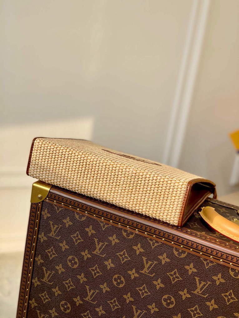 LV M81366 Louis Vuitton Toiletry Pouch On Chain Brown