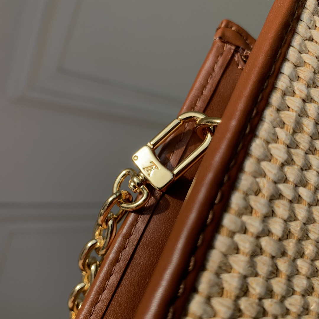 LV M81366 Louis Vuitton Toiletry Pouch on chain Tan