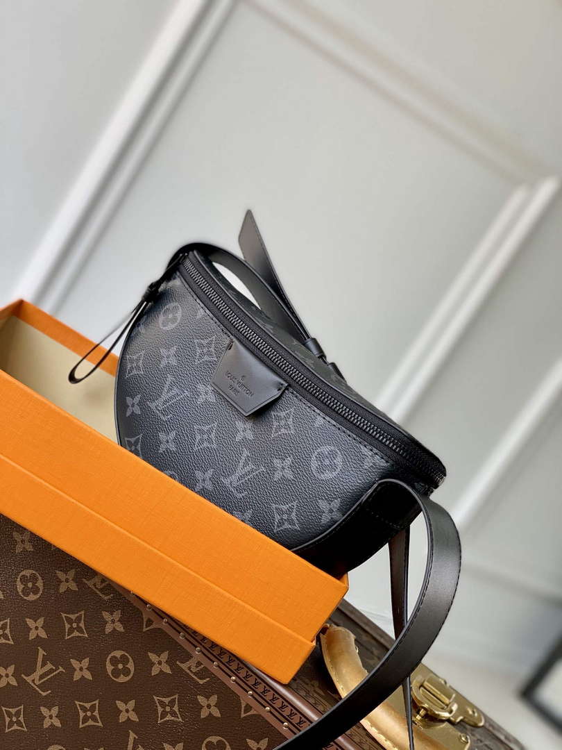 LV M23835 Louis Vuitton LV Moon Crossbody Monogram Black