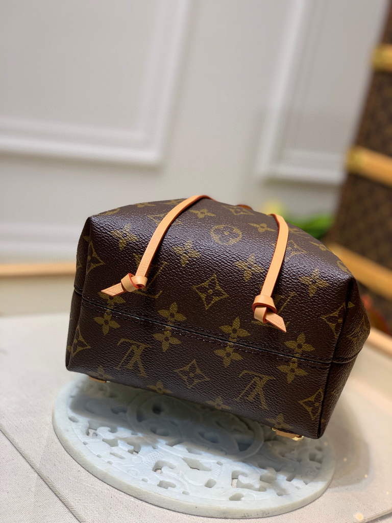 Louis Vuitton M45502 LV M45516 Montsouris BB monogram