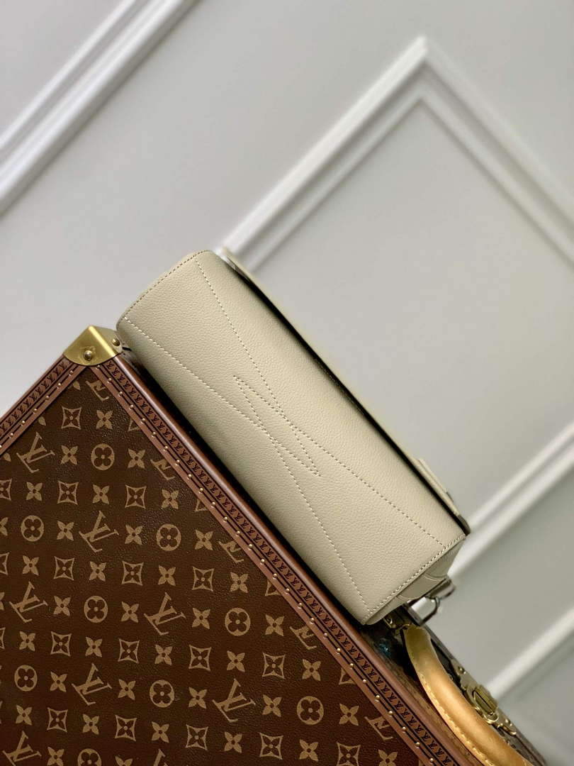 LV M22505 Louis Vuitton Takeoff Messenger Bag Sage