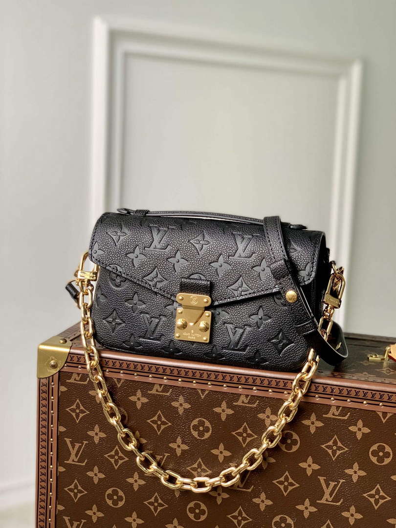 LV M46595 Louis Vuitton Pochette M��tis East West Handbag Black