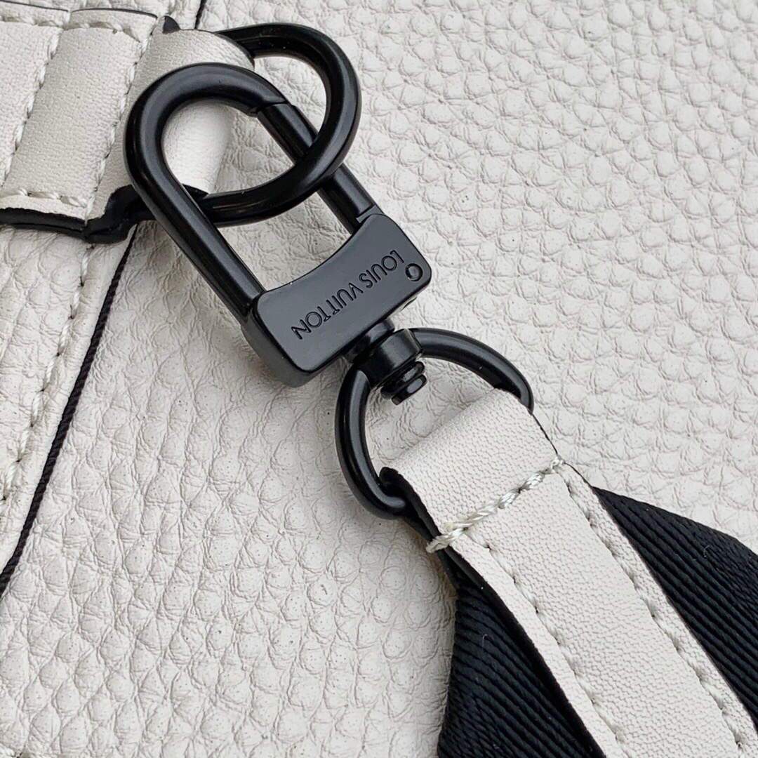 LV M58493 Louis Vuitton Christopher XS Bag White M58495
