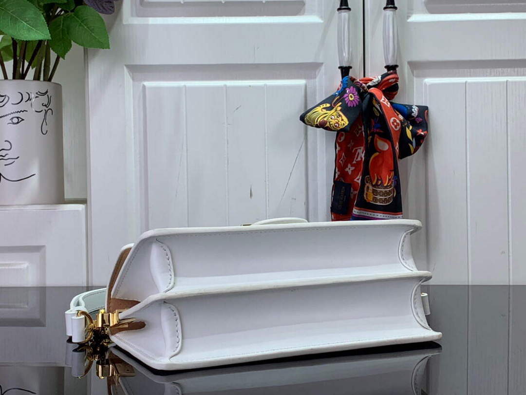 LV M20739 Louis Vuitton Dauphine East West Handbag White