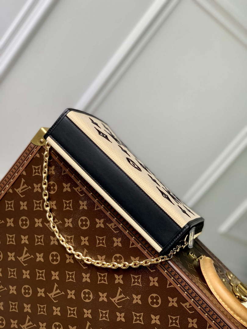 LV M82521 Louis Vuitton Toiletry Pouch On Chain Bag Black