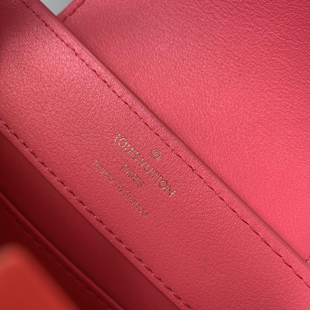 LV M22922 Louis Vuitton Capucines Mini Handbag Pink