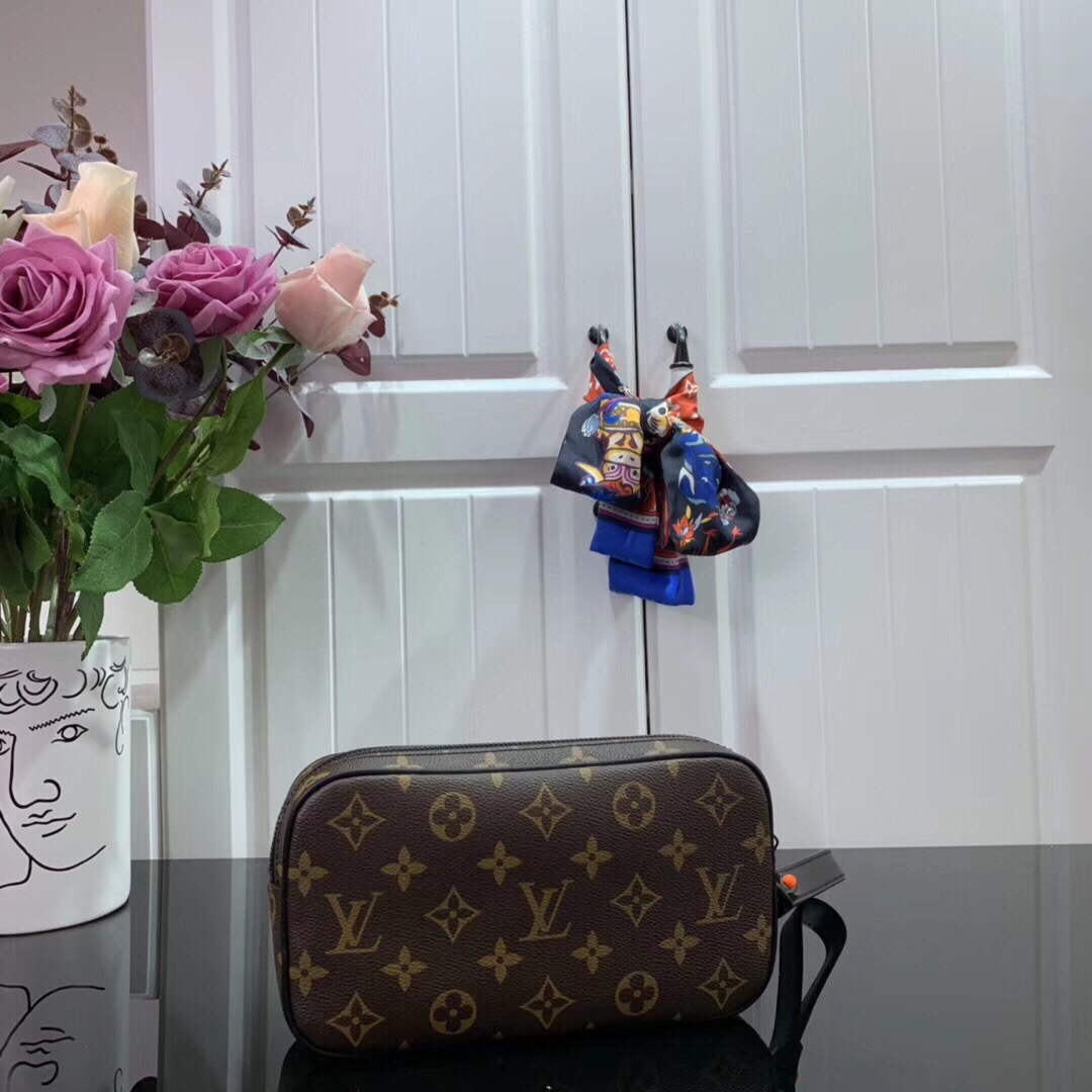 LV M68321 Louis Vuitton Pochette Volga Bag Brown
