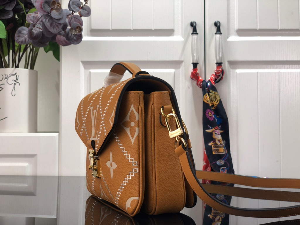 Louis Vuitton M46018 LV M46028 Pochette Metis Monogram Arizona Brown