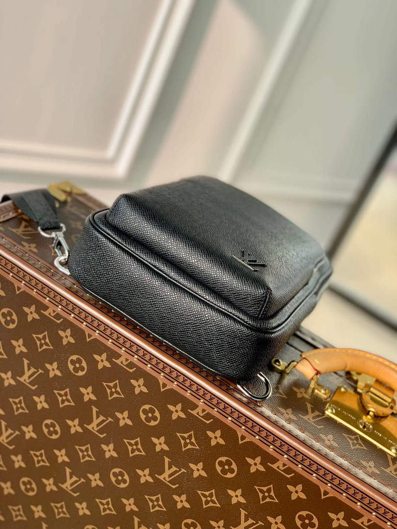 LV M30859 Louis Vuitton Avenue Sling Bag Black