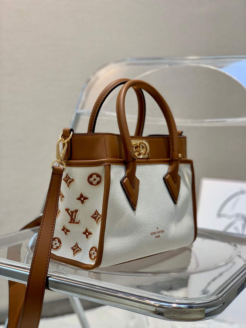 LV M59905 Louis Vuitton On My Side PM Tote Bag