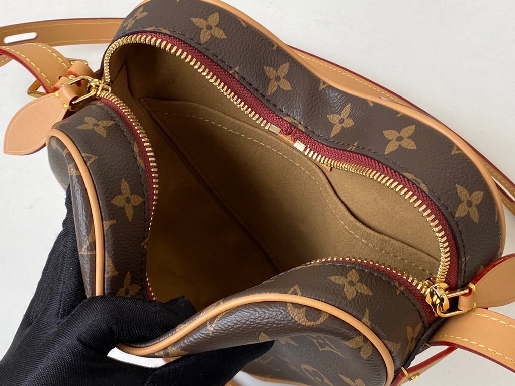 LV M57456 Louis Vuitton Game On Cur Crossbody Bag Monogram