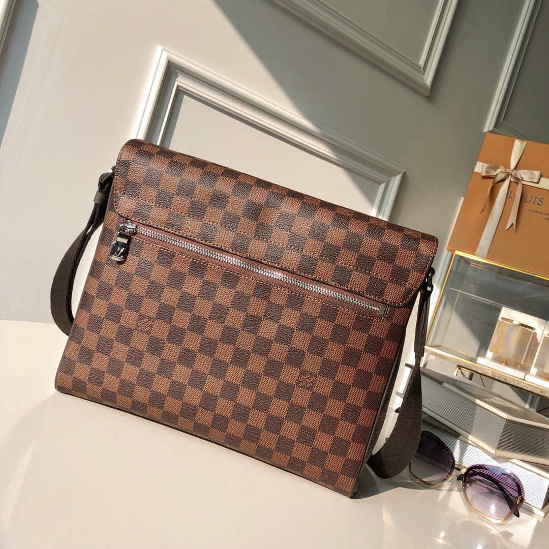Louis Vuitton N41032 District MM Damier Eb��ne Bag