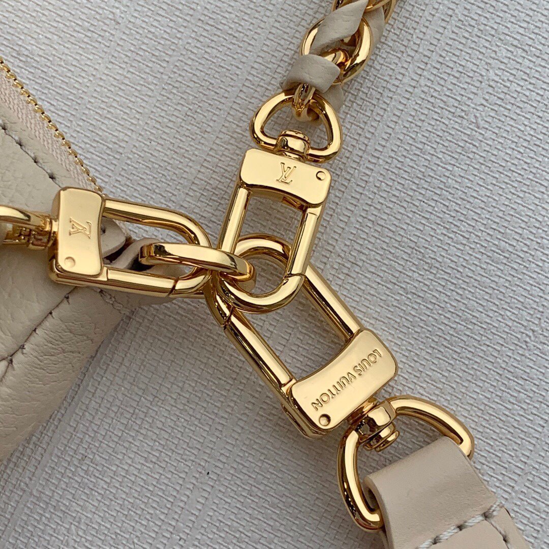 LV M80447 Louis Vuitton M80399 Multi Pochette Accessoires Bag Creme