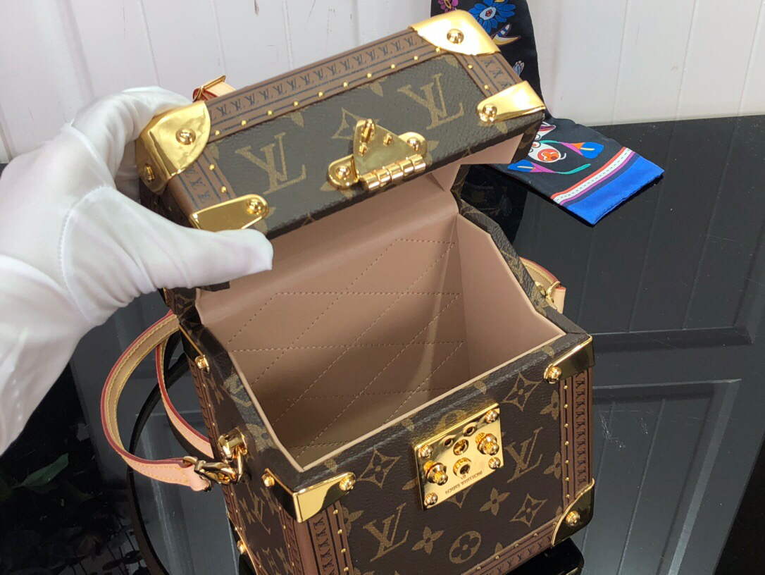 LV M10077 Louis Vuitton Camera Box