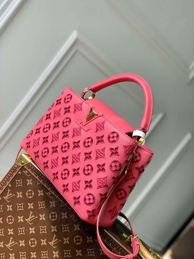 LV M22922 Louis Vuitton Capucines MM Handbag Pink