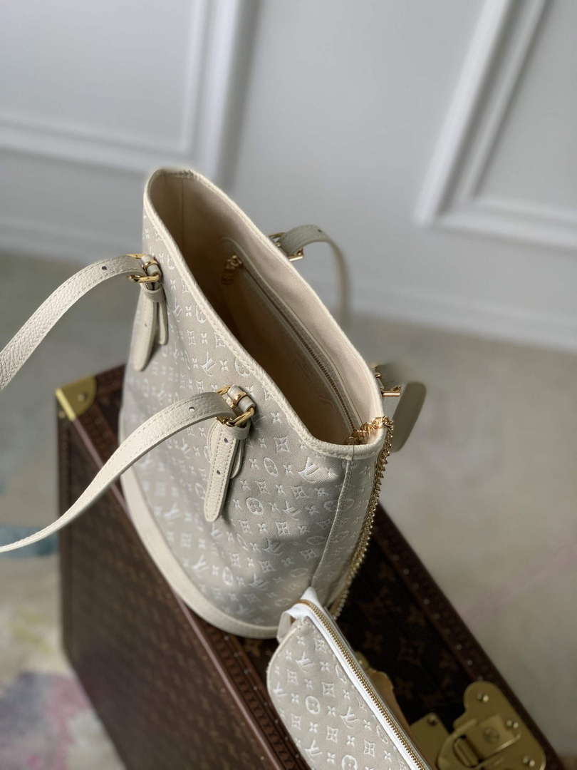 LV M42238 Louis Vuitton Bucket PM Tote Bag White