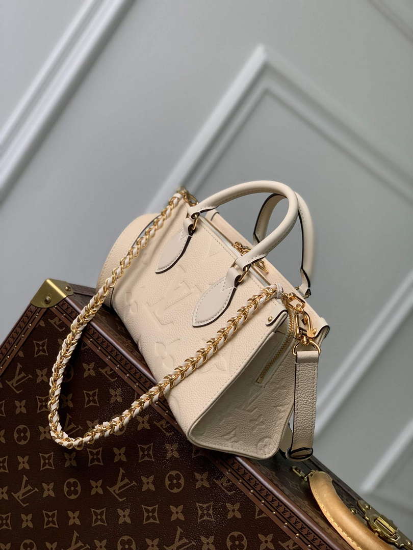 LV M23698 Louis Vuitton OnTheGo East West Tote Bag Cream