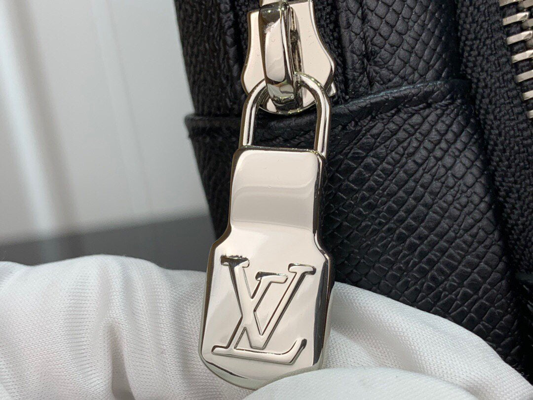 LV M30443 Louis Vuitton Avenue Sling Bag Black