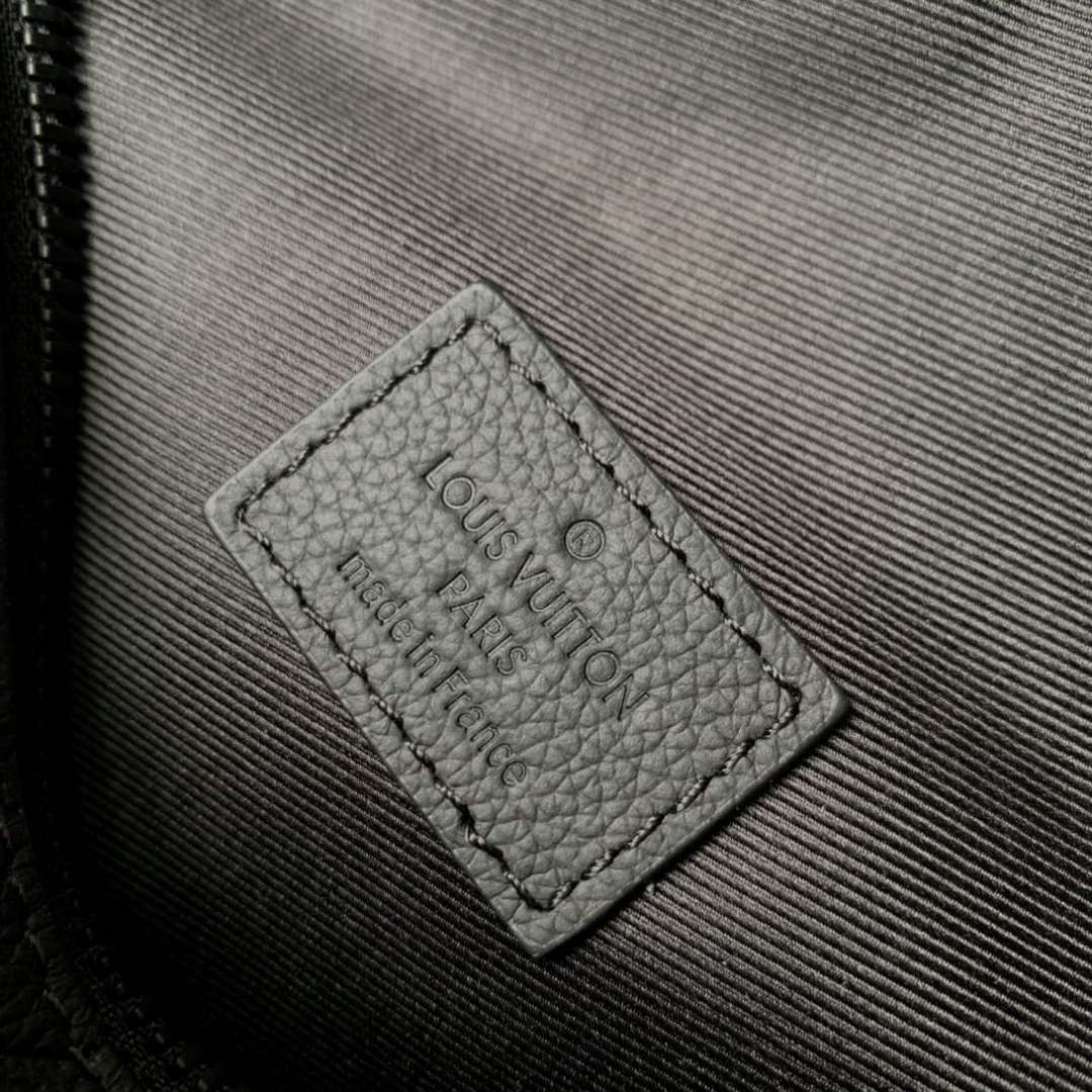 LV M46036 Louis Vuitton Discovery PM Bumbag Black