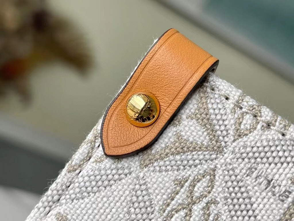 Louis Vuitton M59614 LV M46015 Onthego MM Monogram White