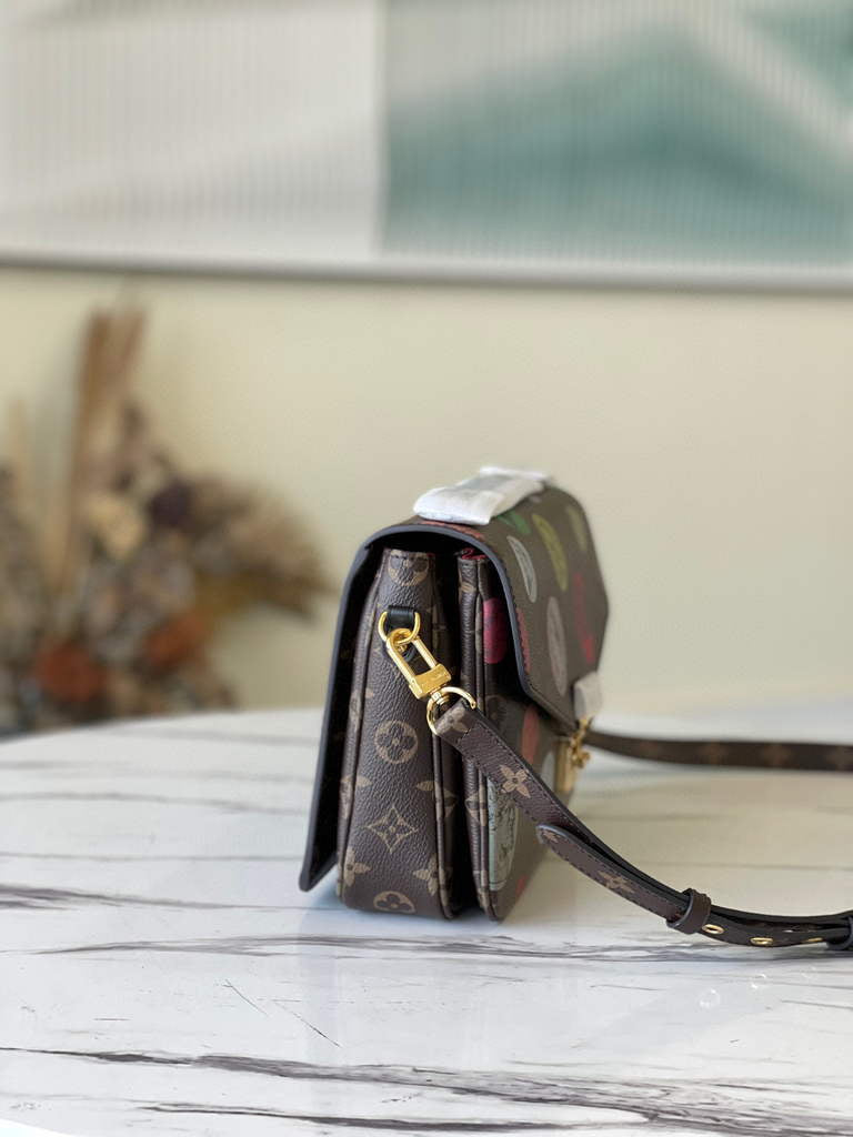 LV M59257 Louis vuitton M40780 Pochette Metis Bag monogram
