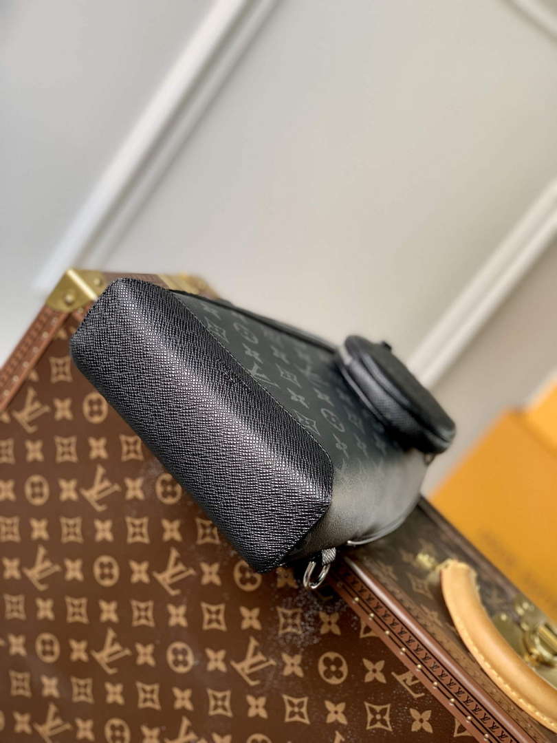 LV M30936 Louis Vuitton Duo Sling Bag Black