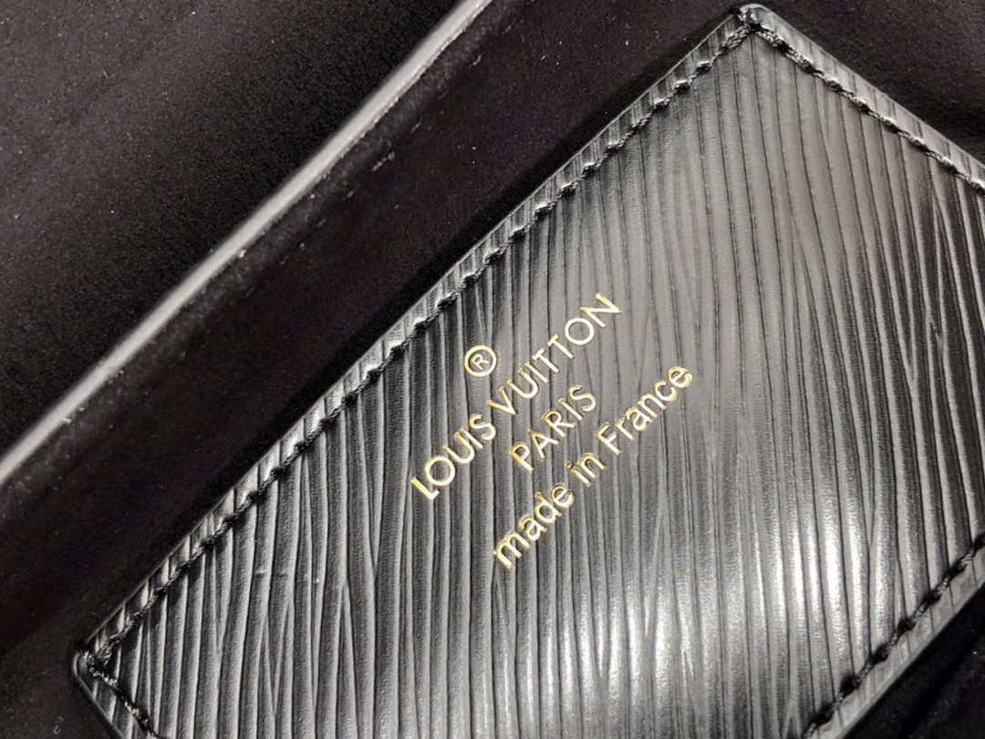 LV M59402 Louis Vuitton Twist MM Epi Grained Leather Black
