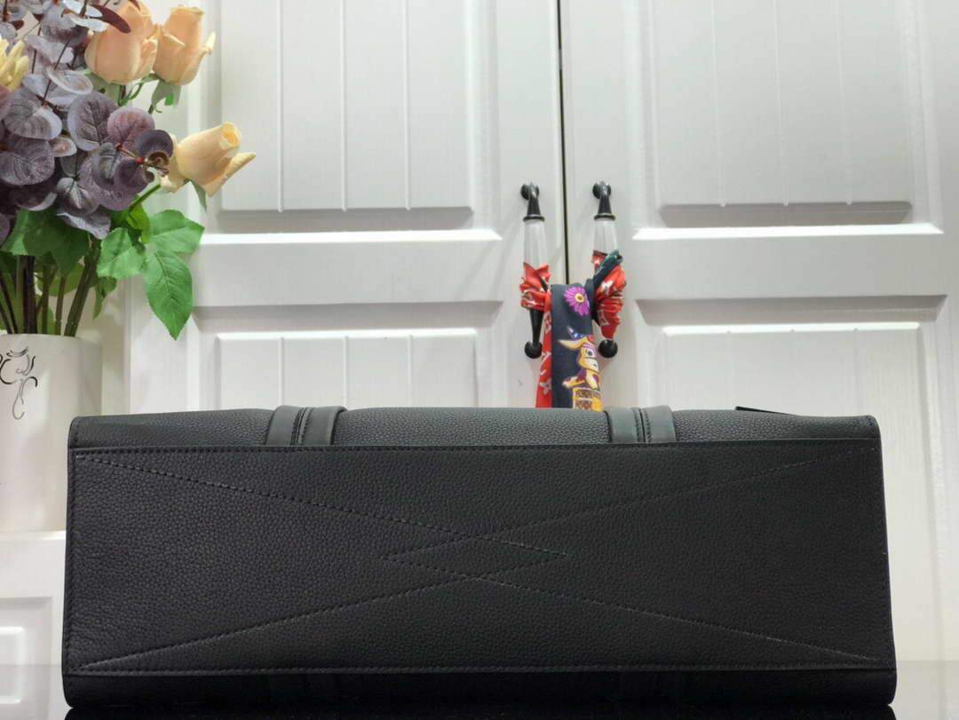 LV M57308 Louis Vuitton Tote Bag Black Grained Calf Leather