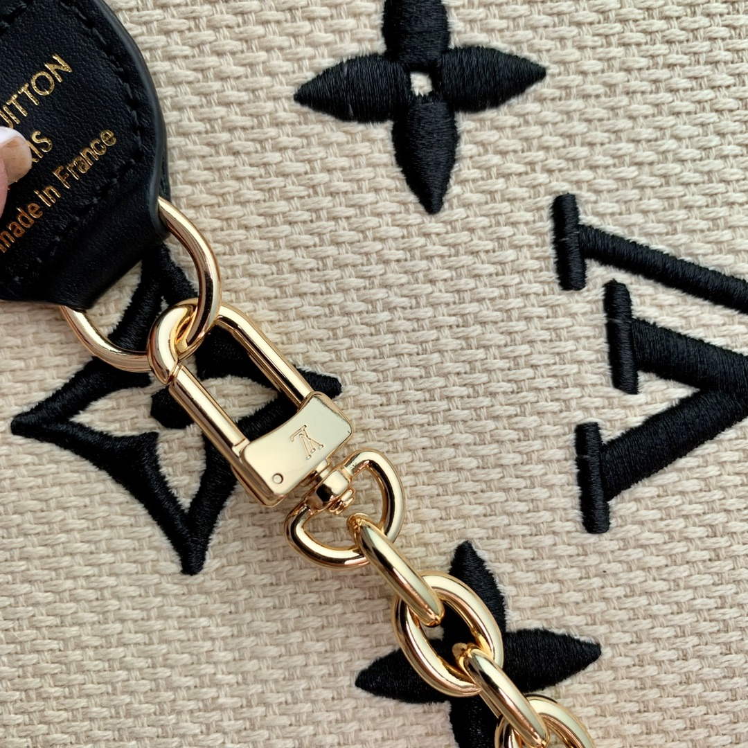 LV M82521 Louis Vuitton Toiletry Pouch On Chain Bag Black