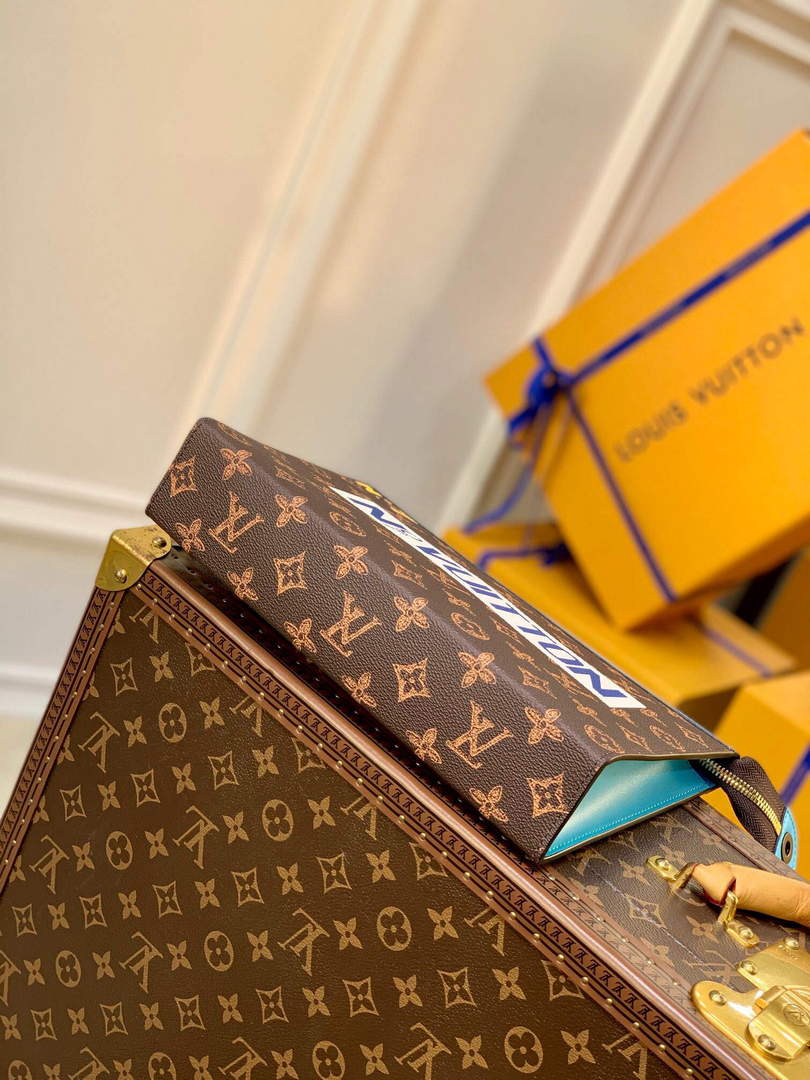 LV M81204 Louis Vuitton Pochette Voyage