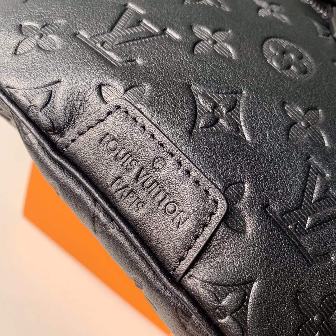 LV M44388 Louis Vuitton Discovery Bumbag Black