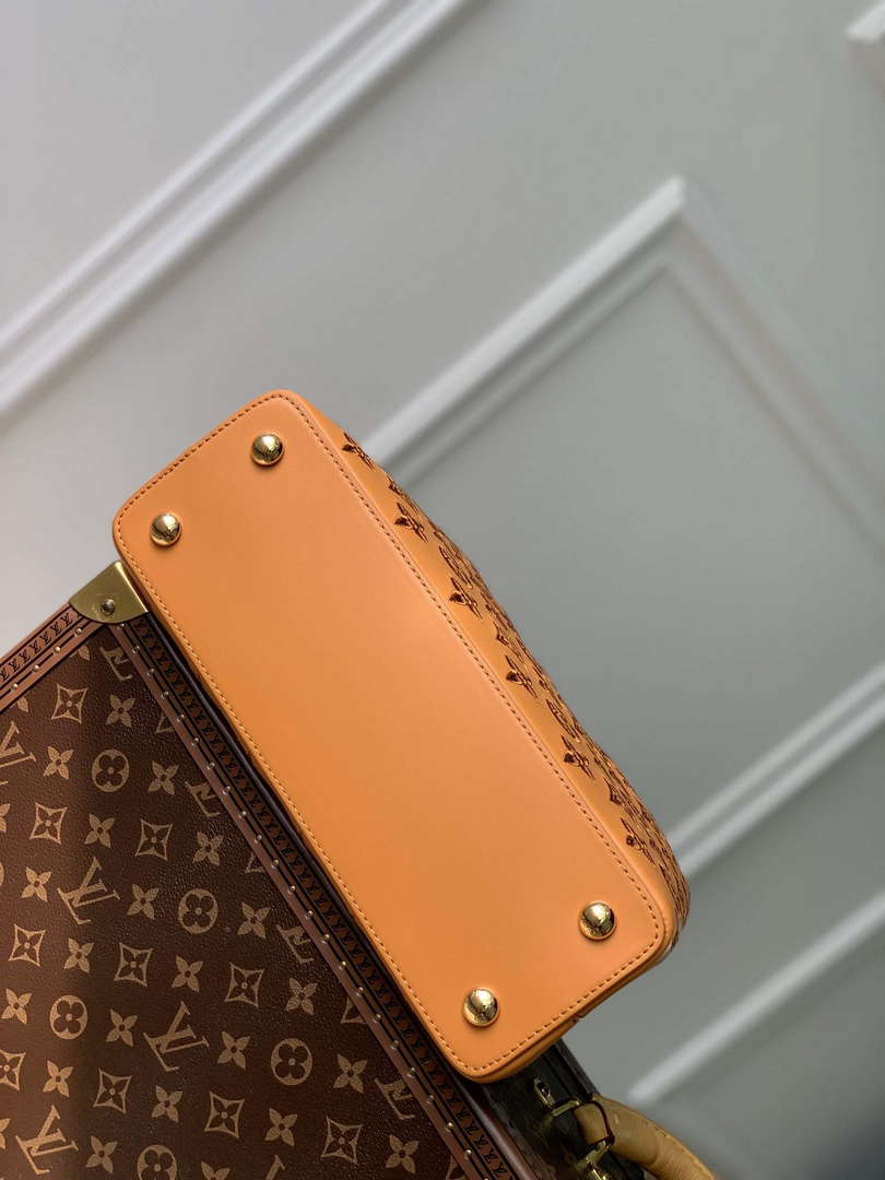 LV M22863 Louis Vuitton Capucines MM Handbag Saffron Yellow