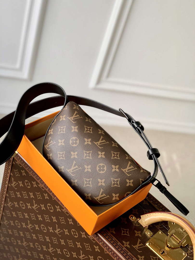 LV M23835 Louis Vuitton LV Moon Crossbody Monogram Brown