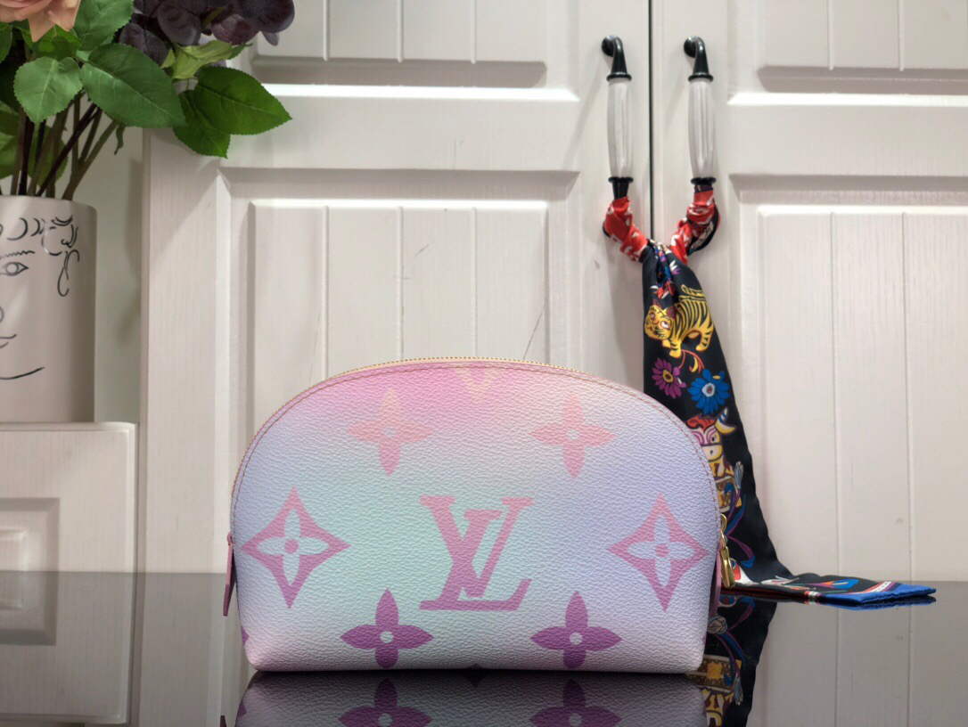 LV M59944 Louis Vuitton Pochette Cosmetique Bag