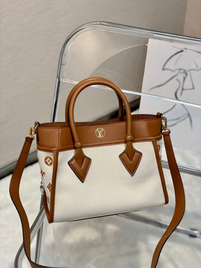 LV M59905 Louis Vuitton On My Side PM Tote Bag