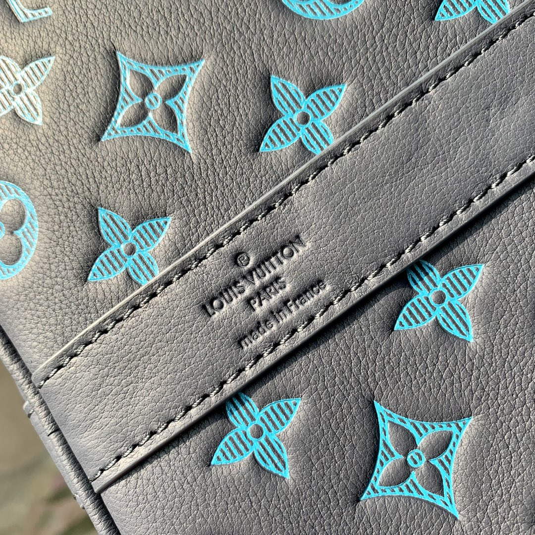 LV M46593 Louis Vuitton Keepall Bandouli��re 50 Bag Navy River Blue