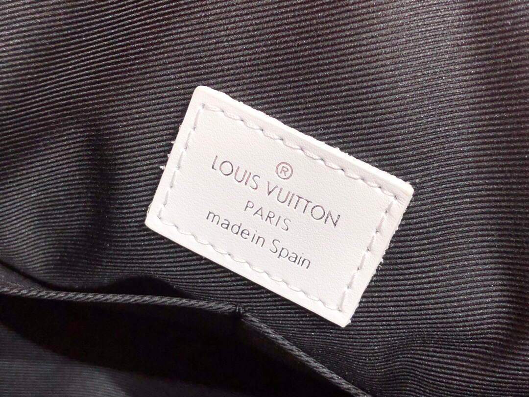 LV M46112 Louis Vuitton Carry It Bag 32cm Monogram Canvas Spring/Summer 2021 Collection Red