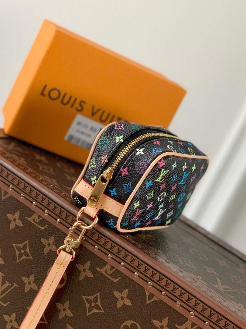 LV M81339 Louis Vuitton Wapity Case Bag Black