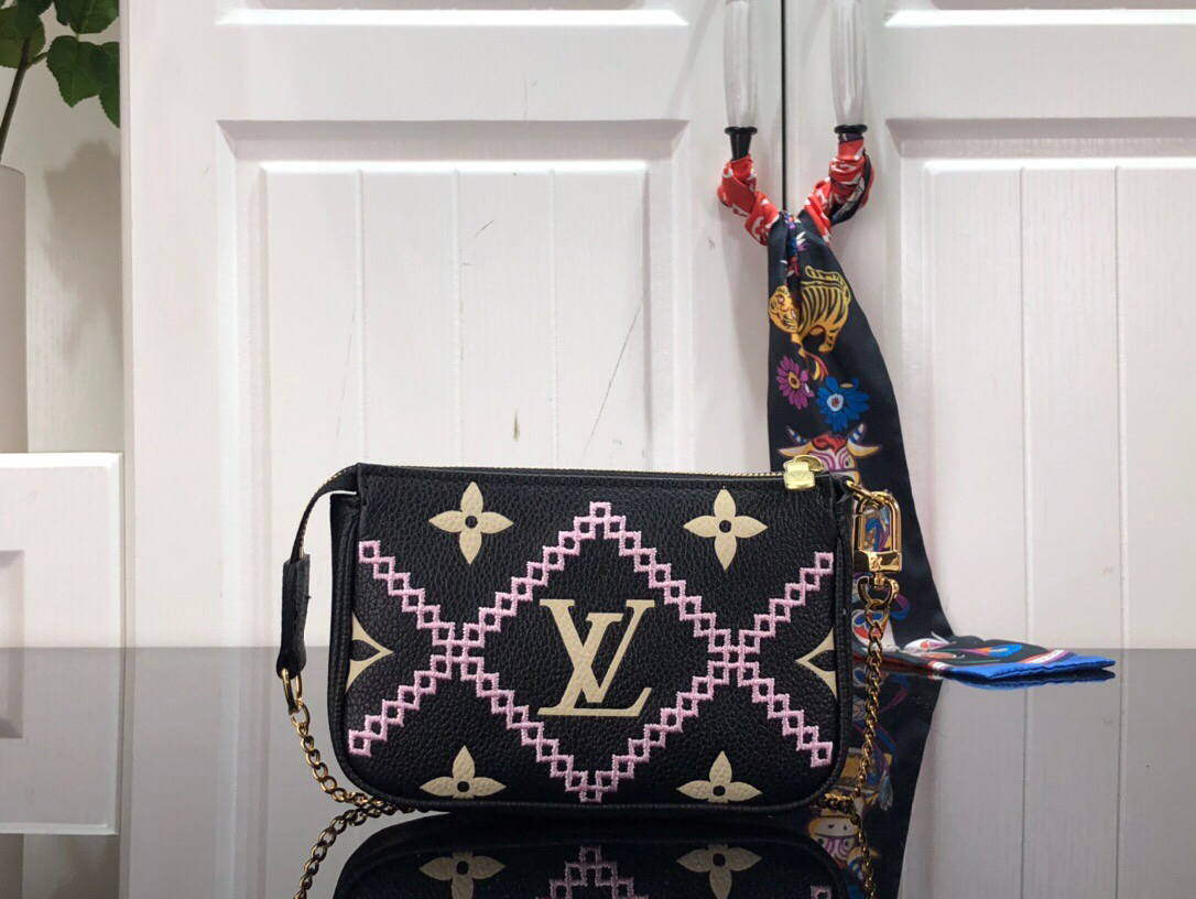LV M81140 Louis Vuitton Mini Pochette Accessoires Bag Black